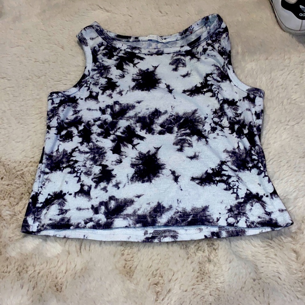 Cute tie-dyed crop top!!